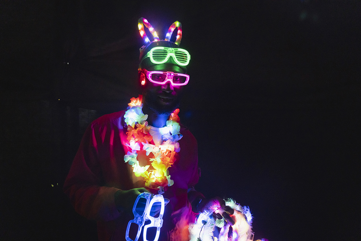 GLASSES SELLER