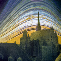 Lumière et ombre dans le flux du temps